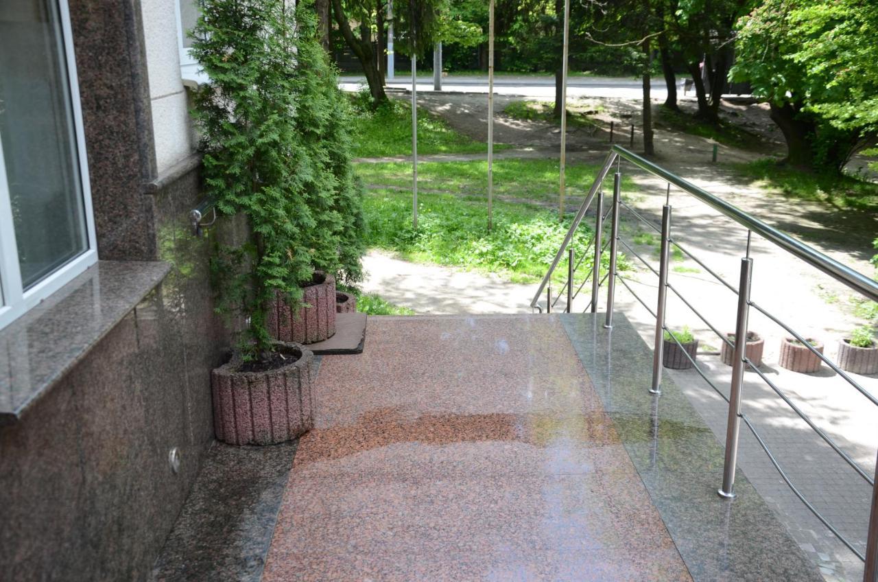 Burger Plus Inn Lviv Extérieur photo